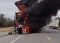 Se incendia un trailer en carretera de Tamaulipas