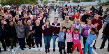 Inician Lalo y Lucy nuevo año conviviendo con familias de El Mirador