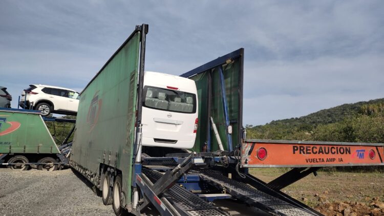 En Tamaulipas, se extravía tráiler con autos nuevos