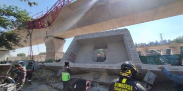 Se derrumba estructura del tren México-Toluca