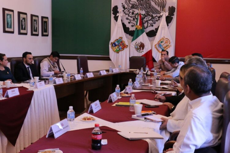 Propone Municipio incluir a colectivos de víctimas en programa de becas