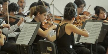 La Orquesta Carlos Chávez presenta el poder de percusiones y violonchelo con obras de Séjourné y Schumann