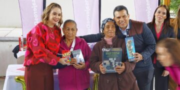 Festejan DIF y Municipio día del Amor y la Amistad con Abuelitos