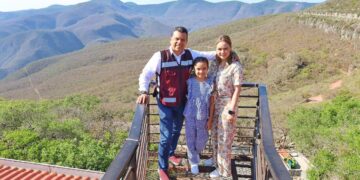 Visitan Lucy y Lalo mercado artesanal Altas Cumbres