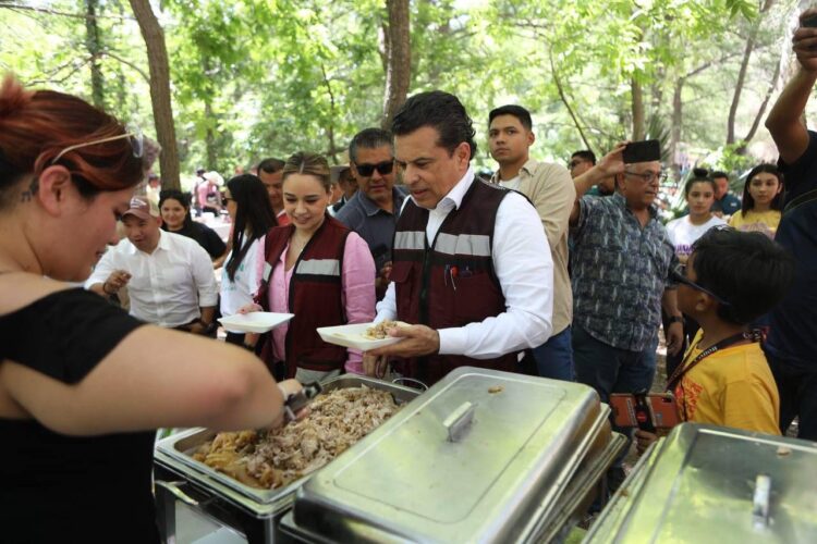 Comparten Lucy y Lalo Gattás parrillada con victorenses