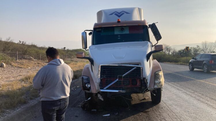 Alerta: choque de tractocamiones en Carretera Federal 101