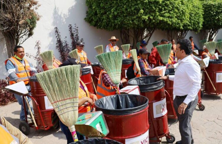 Equipan a personal de barrido manual en Victoria