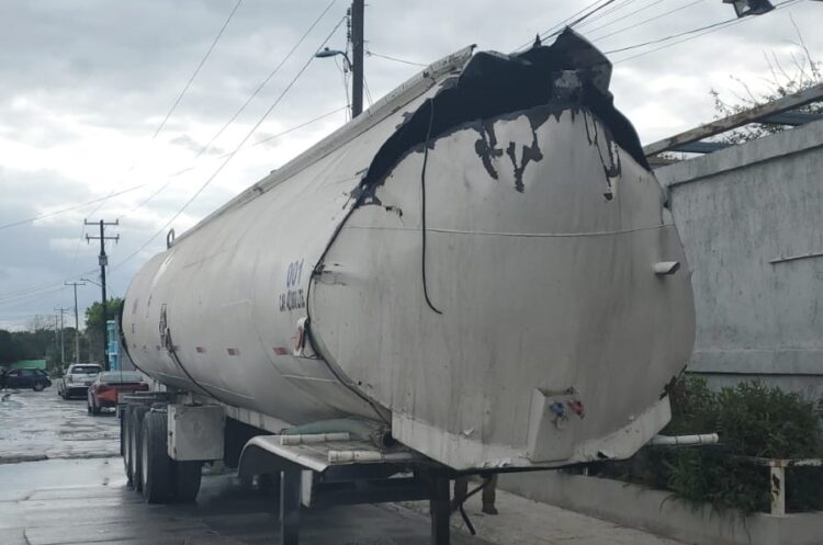 Explota de pipa de aguas residuales en Reynosa