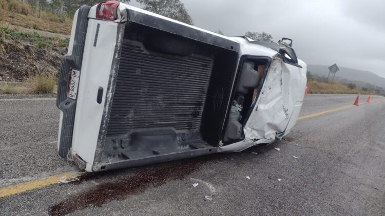 Circulación cerrada en Carretera Federal 180 por volcadura