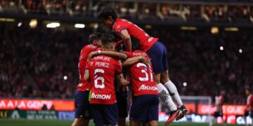 Chivas de Guadalajara vence a Querétaro y llega a 28 puntos