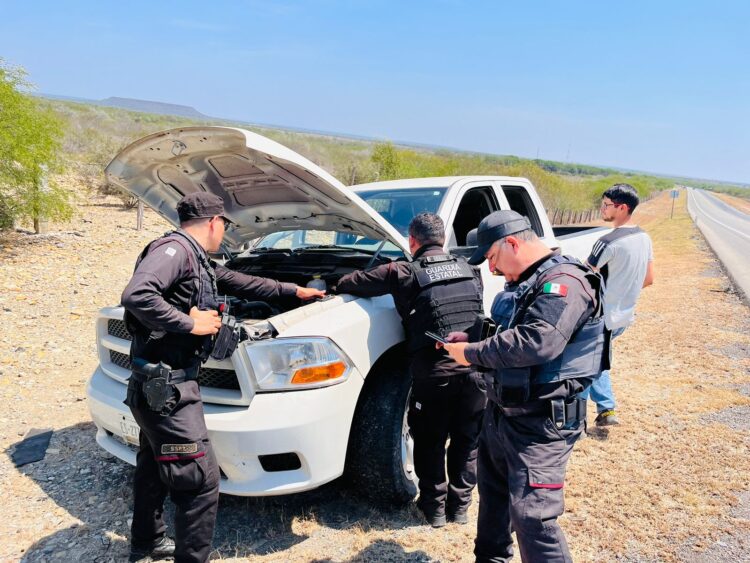 Guardia Estatal de Tamaulipas apoya a automovilistas ante fallas mecánicas