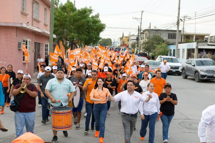 A paso firme, recorre Mayra Benavides la Solidaridad