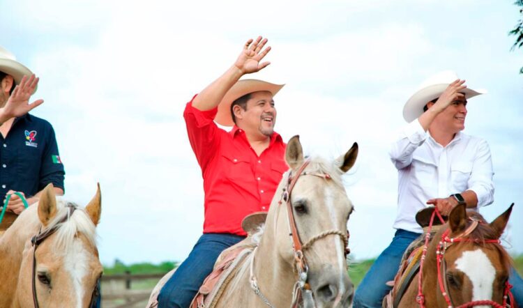 Jinetes de Matamoros cabalgan brindado apoyo al candidato Arturo Núñez Ruiz