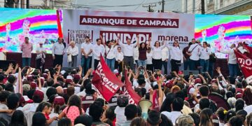 Con caminata por el centro de Victoria arrancó campaña Lalo Gattás