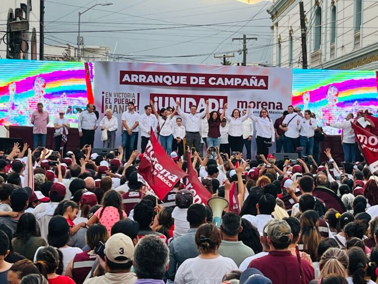 Con caminata por el centro de Victoria arrancó campaña Lalo Gattás