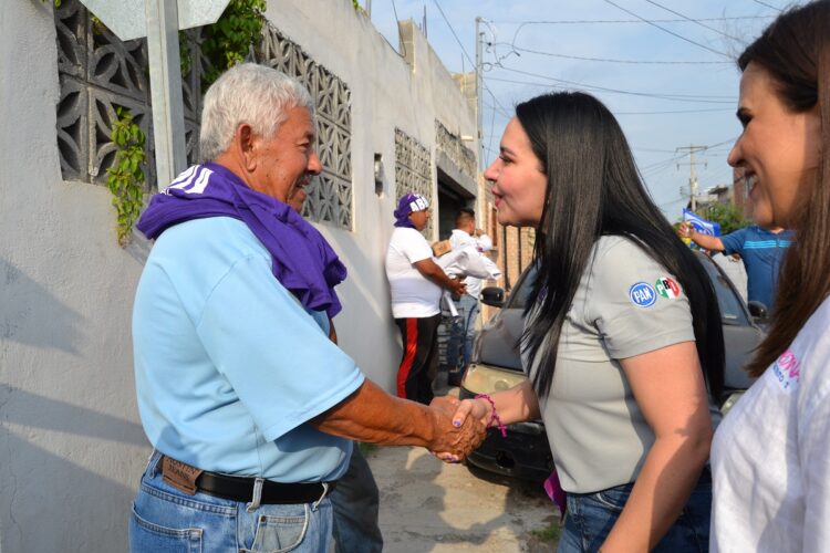 Yahleel recibe el apoyo de los vecinos de la colonia Las Torres