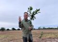 Propone Eugenio Hernández plantar un árbol por cada voto recibido