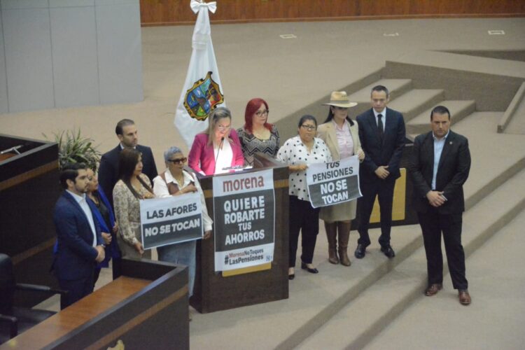 «Las pensiones no se tocan»: protestan diputados del PAN en Tamaulipas