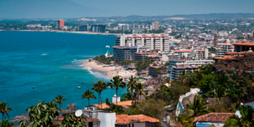 Puerto Vallarta: Un Destino Predilecto para el Turismo Canadiense