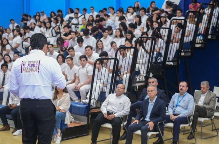 Tendrá juventud voz y voto en acciones de gobierno: Lalo Gattás
