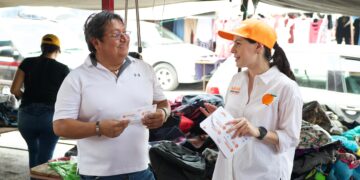 Va Mayra Benavides derecho y de frente con la gente