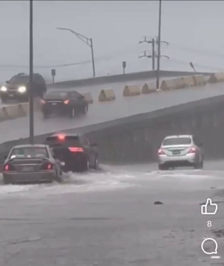 Invierten 140 millones de pesos en el Puente Calzada de los Héroes: Primeras lluvias inundan el sector