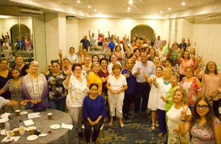 Respaldan sociedad civil y maestros a Ale Cárdenas