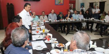 Empresarios y profesionales reiteran confianza a Lalo Gattás