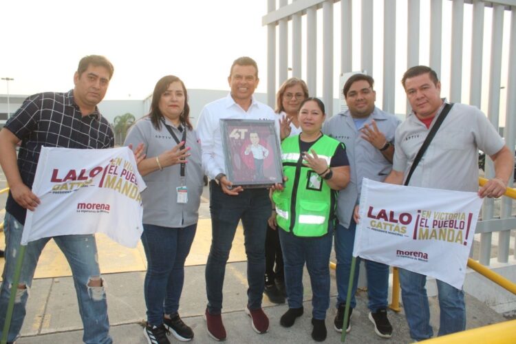 Visita Lalo a obreros y dirigentes de maquiladoras