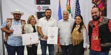 Recibe Gobierno de Victoria certificado de Barrio Mágico en Tianguis Internacional