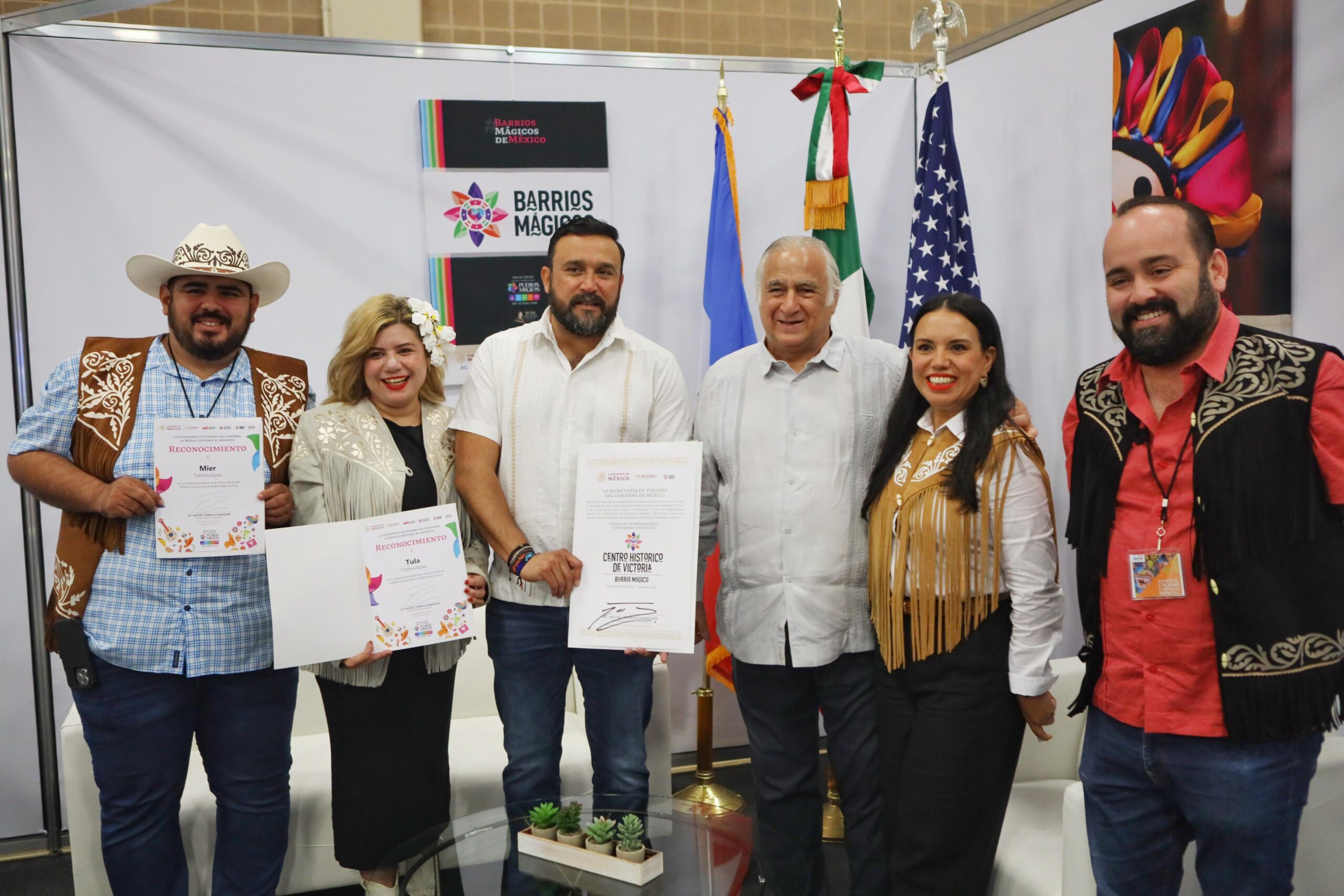 Recibe Gobierno de Victoria certificado de Barrio Mágico en Tianguis Internacional