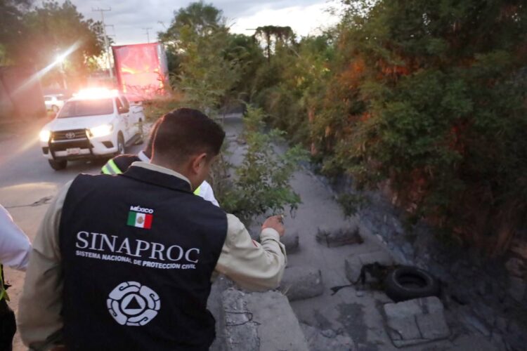 Supervisan autoridades de Protección Civil red de drenes en Victoria