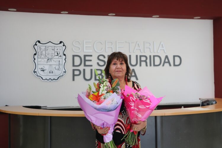 Tras 54 años de servicio, jubila SSPT a empleada con mayor antigüedad