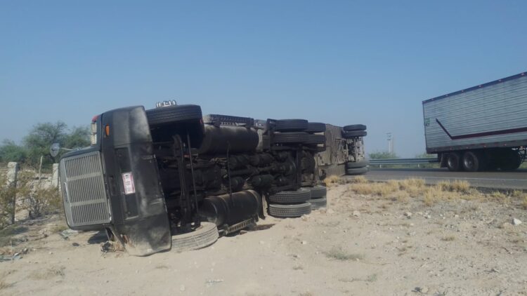 Alerta: circulación cerrada de sur a norte por volcadura en Carretera Federal 101, en Tula 