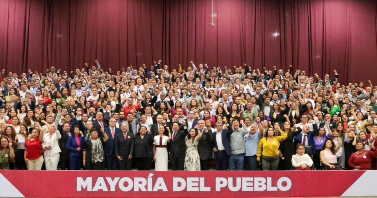 Se reúne Claudia Sheinbaum con legisladores electos de Morena
