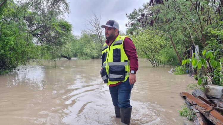 Se desbordan 5 ríos en Tamaulipas, se multiplican los rescates