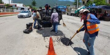Con material reciclado y de manera preventiva reparan baches en Victoria