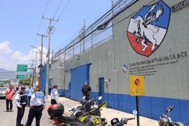 Sanciona Tránsito a empresa que infringió señalización vial