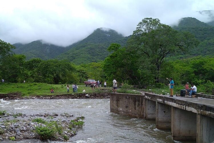 Incomunicados dos ejidos de Llera por crecida de río