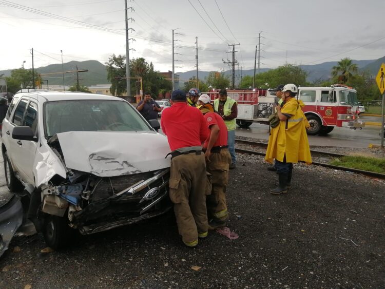 (VIDEO) Captan en video choque de Tren vs. Camioneta en la Calzada Tamatán de Ciudad Victoria