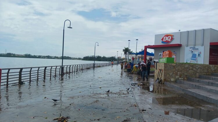 Se desborda la Laguna del Carpintero en Tampico