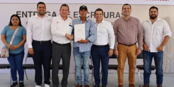 Gobierno de Victoria brinda certeza jurídica patrimonial a 50 familias