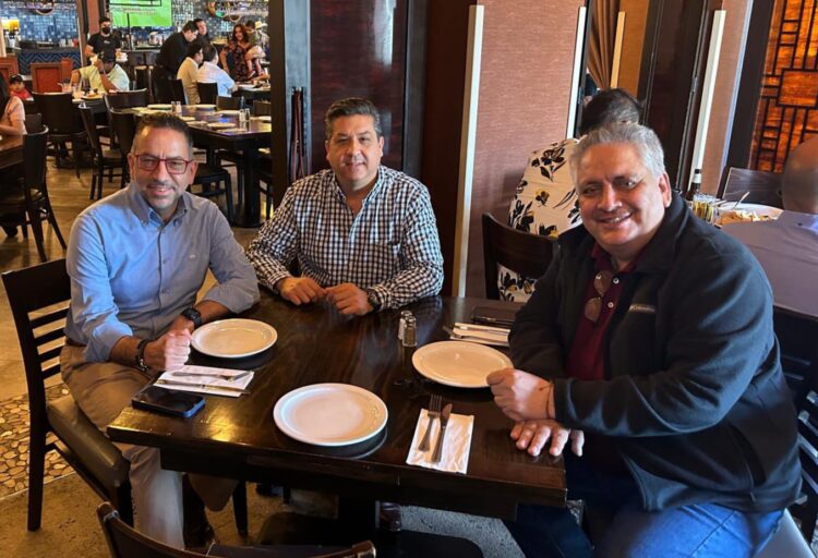 Reunión de Cabeza de Vaca con Acosta Naranjo no marca salida del PAN del ex gobernador