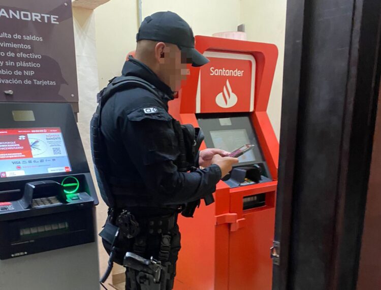 Olvidan 5 mil en cajero, los resguarda la Guardia Estatal
