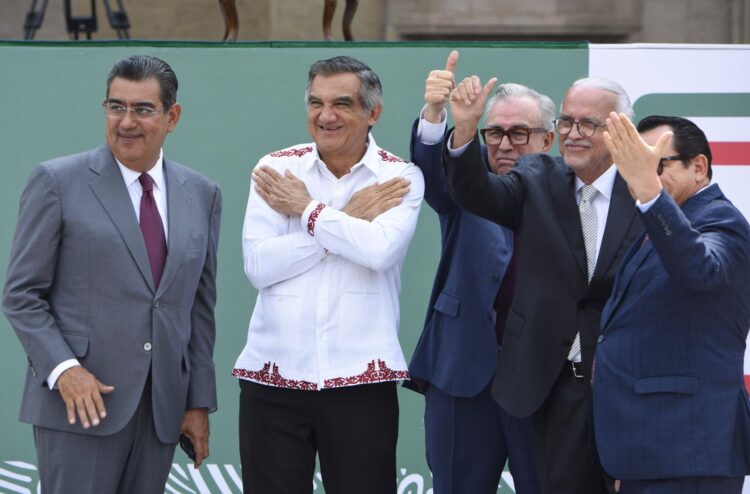Asiste Américo Villarreal al sexto informe de gobierno del presidente López Obrador