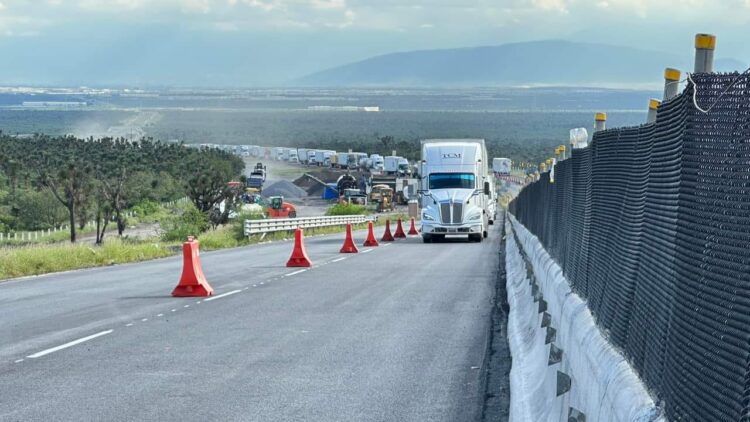 Se registran serios problemas de tránsito en la autopista Monterrey-Nuevo Laredo