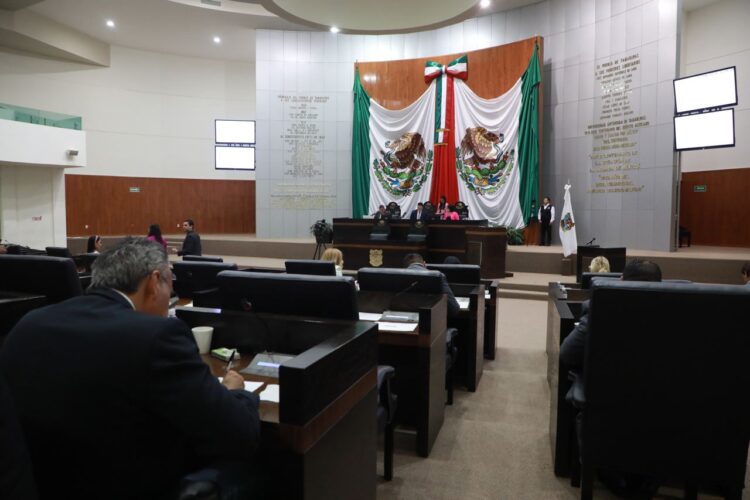 Otorga Congreso medalla al mérito a un médico y músico de Tampico