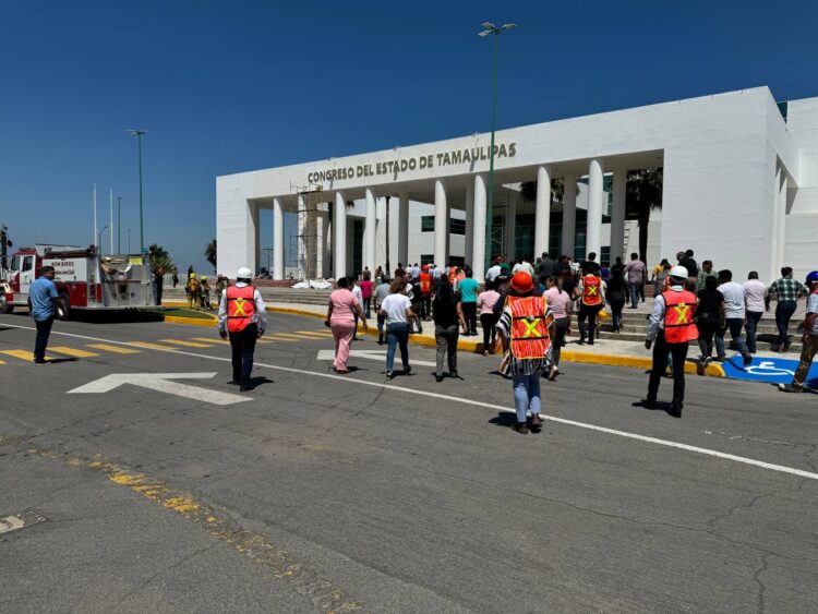 Evacuan a 320 personas en el Congreso por connato de incendio