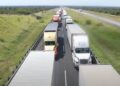 Siguen los atorones en la autopista Monterrey-Nuevo Laredo