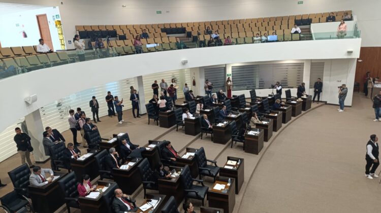 Pone Congreso freno al exceso de asesores legislativos